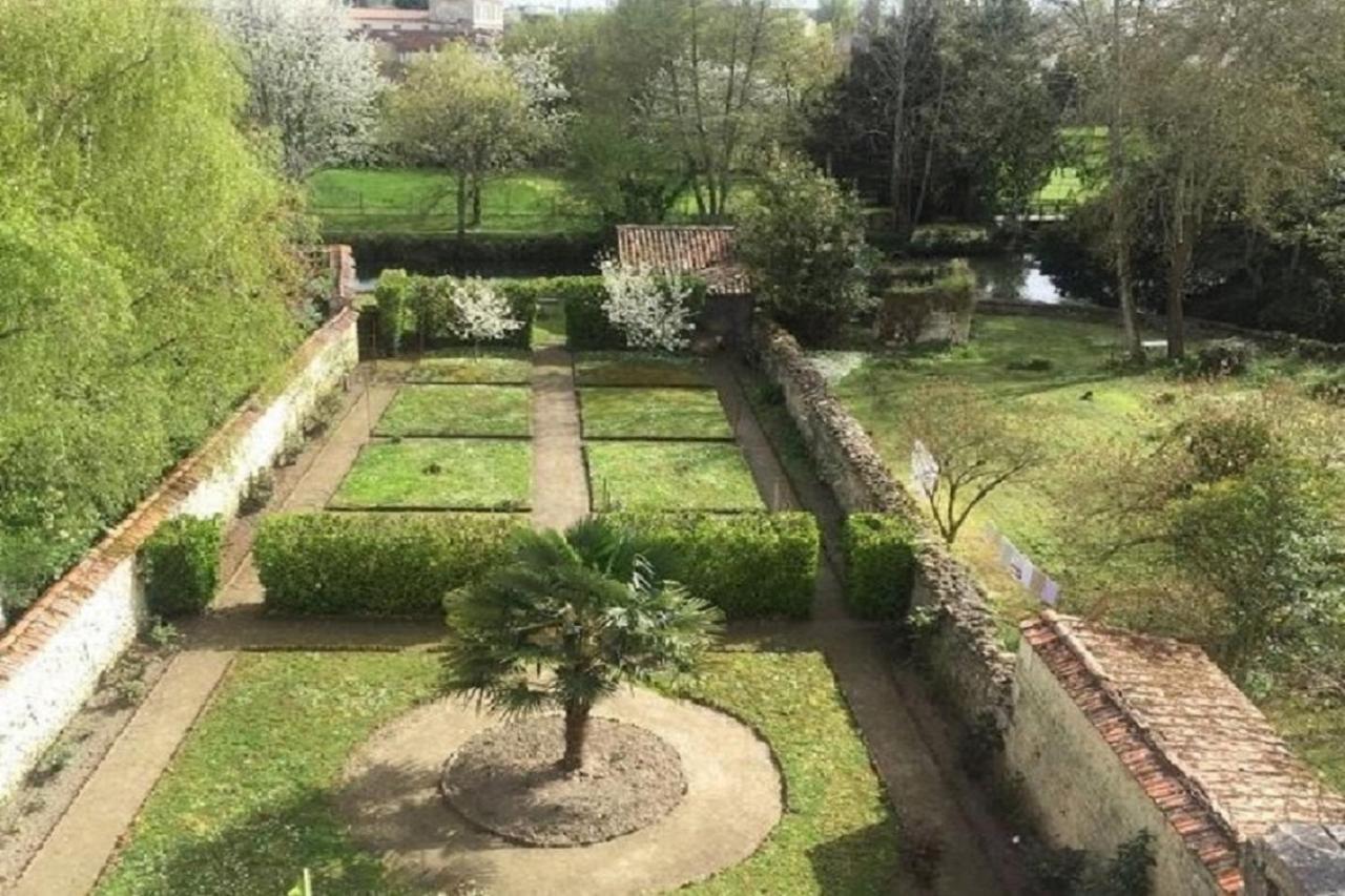 Résidence les Jardins de la Seugne Jonzac Esterno foto